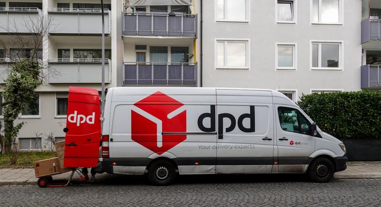 Rengeteg a károsult, hatalmas a feszültség a DPD körül, már egy híres volt politikust is érint a botrány