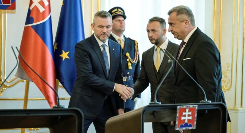 Nyílt háború a koalícióban: Fico és Danko megvonta a bizalmat Pellegrinitől