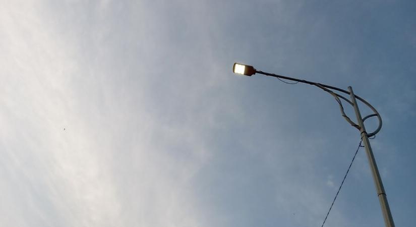 Új fényben a zebrák – 47 gyalogátkelőhelyet érint a csongrádi közvilágítás-fejlesztés