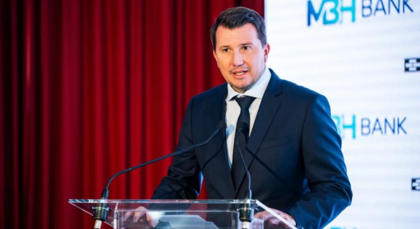 Elképesztő vezetői jutalmakat hozott Mészáros bankjánál az állammal kötött 42 milliárdos üzlet