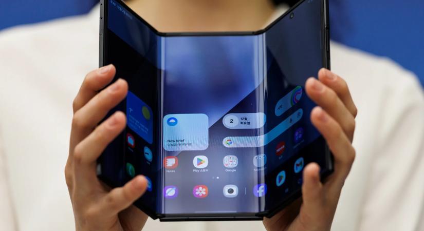 Könnyfakasztóan drága a Galaxy Z TriFoldban kijelzőt cserélni