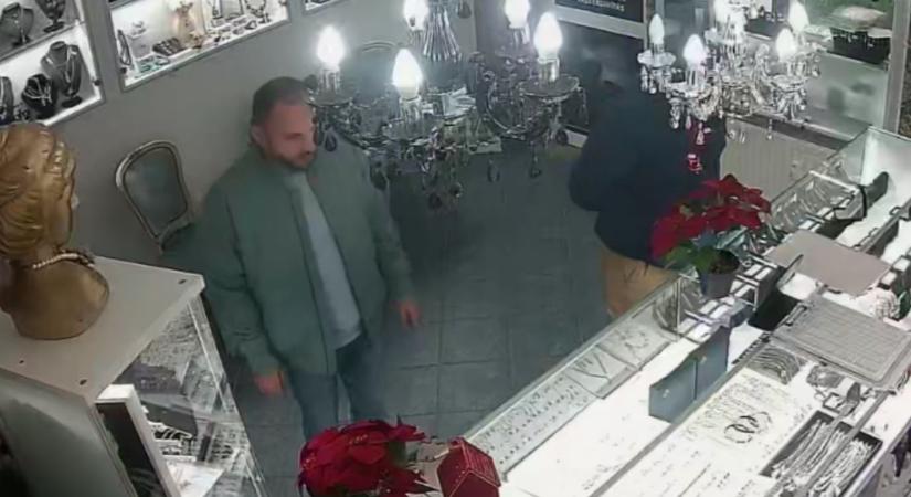 Több milliót lopott egy tiszaújvárosi ékszerboltból