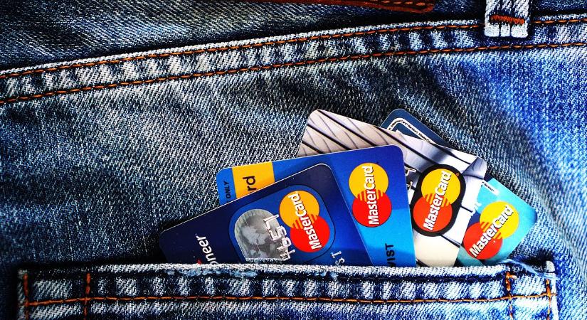 Több napra leáll az egyik legnagyobb hazai bank, készpénzt felvenni és utalni sem lehet