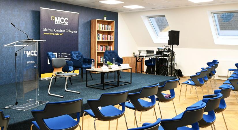 Egykor vándortársulatok otthona volt az MCC új épülete Szolnokon