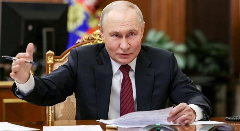 Így ömlik a pénz titokban Vlagyimir Putyin háborús gépezetébe