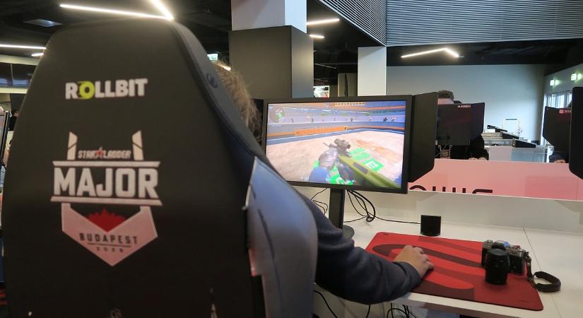 A Zowie 600 Hz-es gamer monitorain versenyeztek a budapesti CS2 Major torna résztvevői