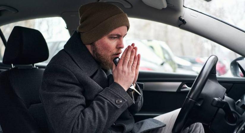 Nagy kárt okozhat az autódban ez a mindennap használt eszköz