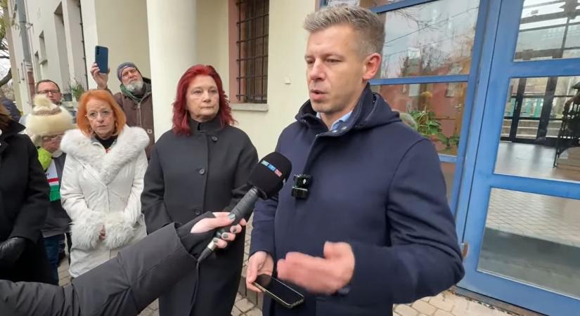 Magyar Péter szerint annyian írnak neki, hogy a Tisza hotline-t indít bántalmazott gyerekeknek