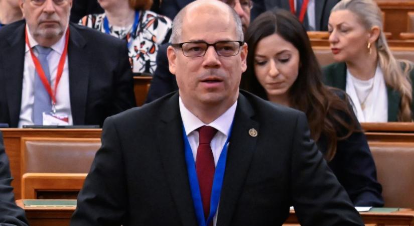 Polt Péter utódja is bevásárol