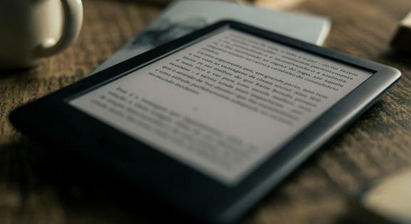 Itt az Amazon újítása: már olvasás közben is kérheted az AI segítségét