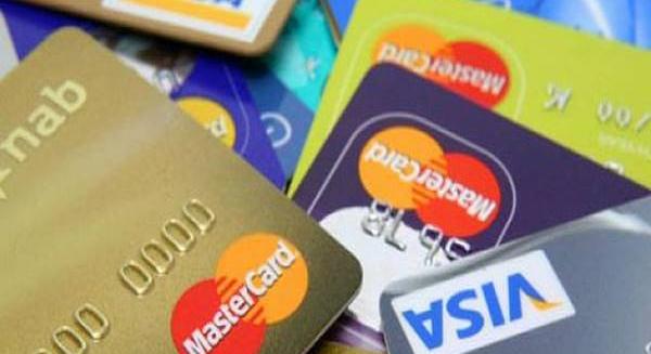 Több a téves utalás és bankkártyás fizetés a karácsonyi időszakban – figyelmeztet a szakértő