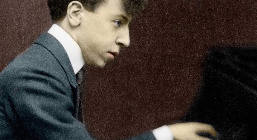 Arthur Rubinstein hangszerének egyik legjelentősebb mestere volt a múlt században, önéletrajzát most magyarul is olvashatjuk