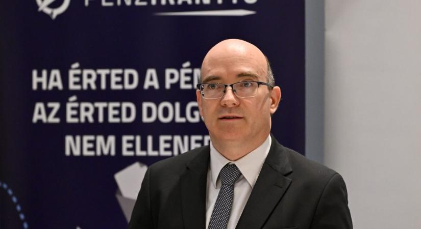 A köznevelési államtitkár a „lassan dugós” videóról: Szerencsétlen volt a dalválasztás