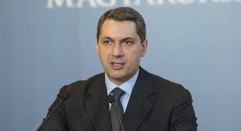 Lázár János nagyobbik fia olyan helyes, mint egy mozisztár: Boldizsár már 21 éves