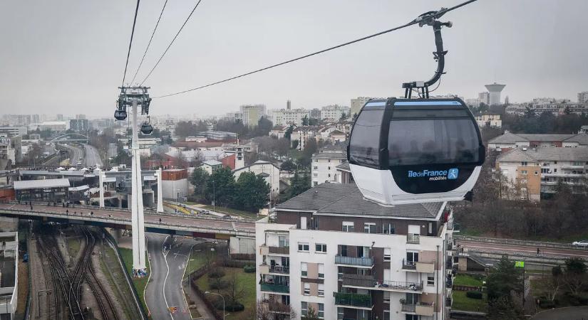 Ami eddig busz volt, most lebeg: új közlekedési korszak indult Párizsban