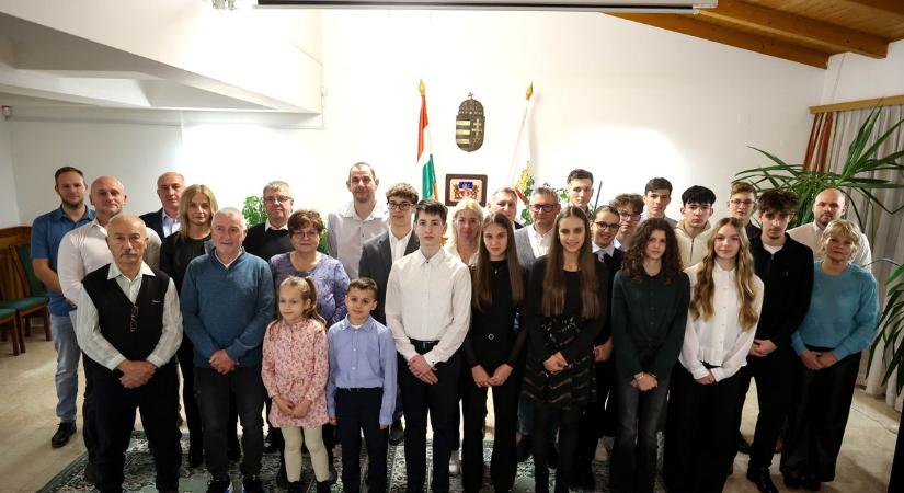 Mutatjuk, kiknek járt a taps a bonyhádi díjátadó ünnepségen! (galéria)