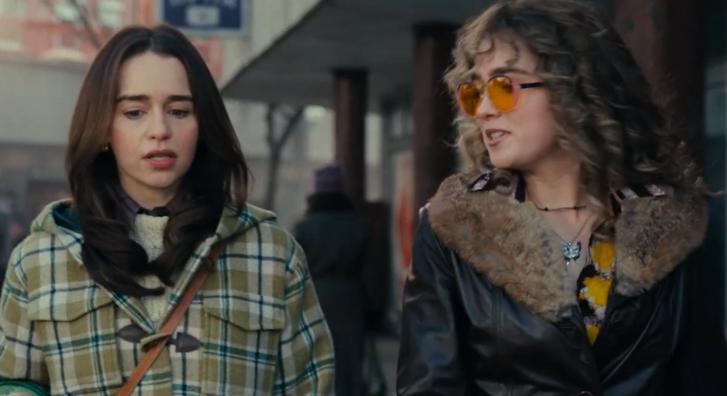 Megérkezett Emily Clarke és Haley Lu Richardson Budapesten forgatott sorozatának első előzetese