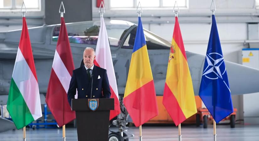 Szalay-Bobrovniczky Kristóf karácsony előtt jó híreket hozott a katonáknak