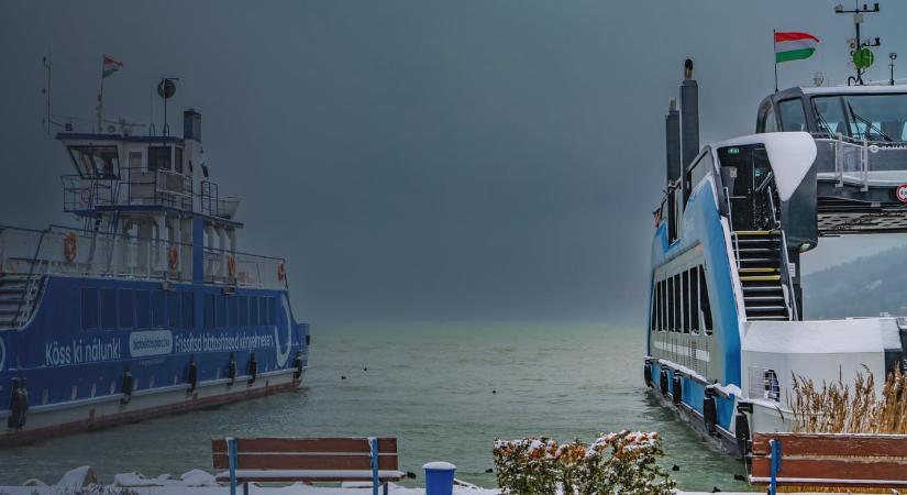 Ünnepi kompmenetrend a Balatonon – sűrűbb járatok Szántód és Tihany között