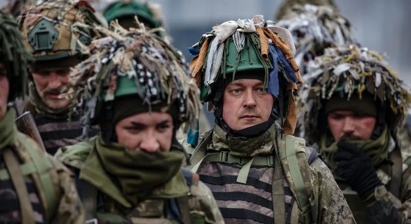 Ez is eljött! A fegyverek és a pénz után embereket küldenének Ukrajnába