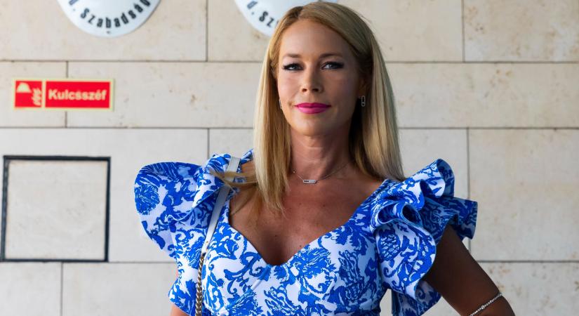 Izzasztó látvány: szexi miniruhában kápráztatta el a rajongóit Baukó Éva