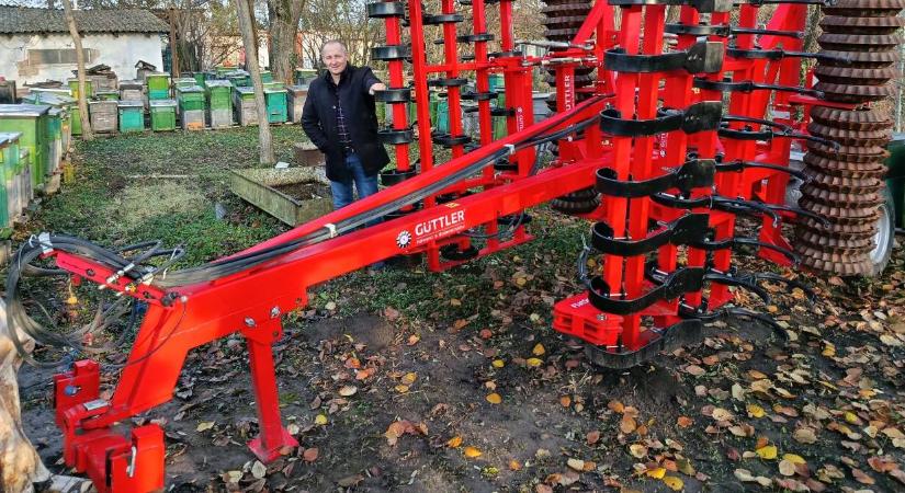 Magágyat készít, szántást munkál el, bokrosít: Földmester kompaktor