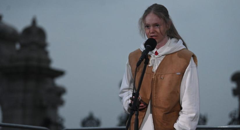 Diáklány vagy harcos aktivista?