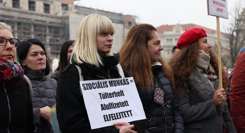 Némi pluszpénzt adna a gyermekvédelmi dolgozóknak és a nevelőszülőknek a kormány