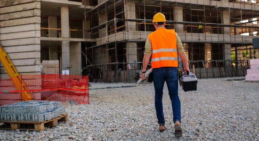 Papíron minimálbér, valójában feketén ment a pénz – óriási csalásra derült fény Bács-Kiskunban