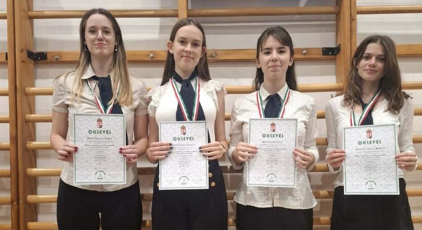 Elit klubban remekeltek a kecskeméti gimnazisták, a dobogó tetejére is felállhattak