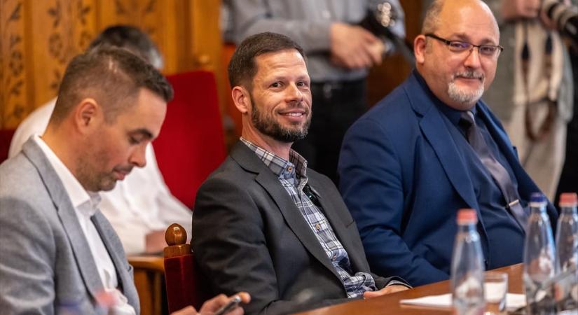 Megsemmisítették a főispán határozatát, mégsem bontatják le Tordai Bence házát