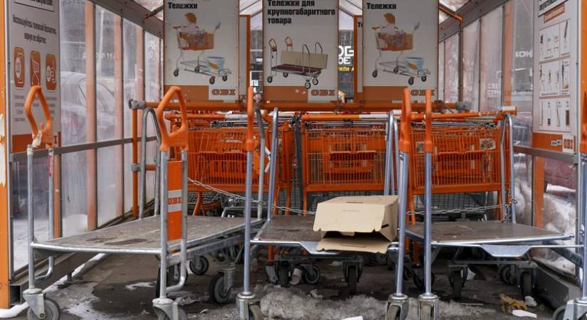 Tömegesen rúgott ki bolti eladókat a magyar áruházlánc karácsony előtt: több száz elbocsátás történt