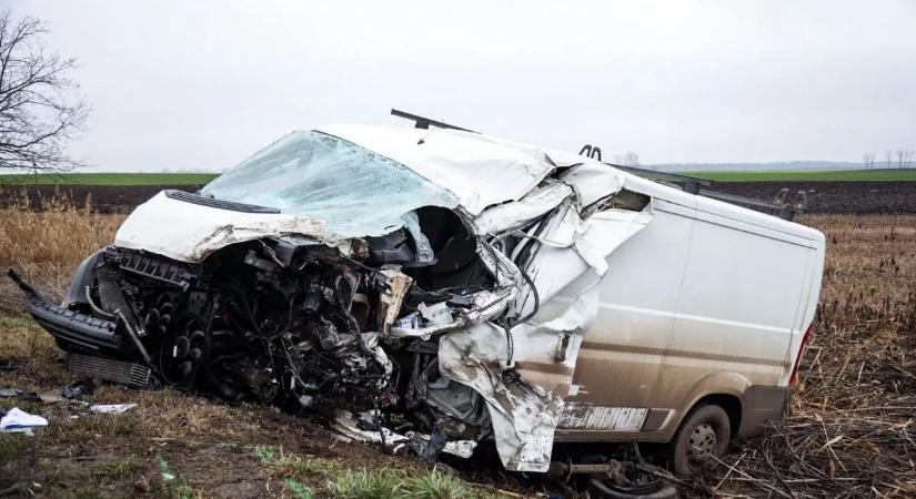 Most érkezett: halálos áldozata is van a ma reggeli balesetnek – fotógalériával és videóval