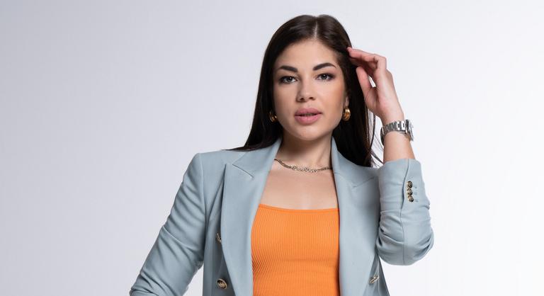 Gáspár Evelin ismét elkísérte Szijjártó Pétert, franciatudását is megmutatta