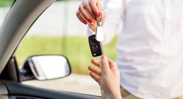 Hogyan tehet kényelmesebbé egy utazást a megfelelő autó?