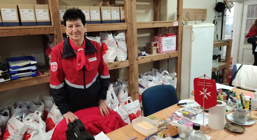 Száz karácsonyi csomagot kapnak a rászorulók a Máltai Szeretetszolgálattól