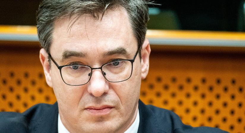 Szenzáció, titkos időkapszulát találtak a budapesti városháza tornyában, Karácsony Gergely találta meg, most kiderül az igazság