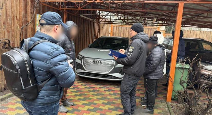 A rendőrség leleplezett egy központot, amely a védelmi szerződésekből származó több mint 500 millió hrivnya tisztára mosásával foglalkozott