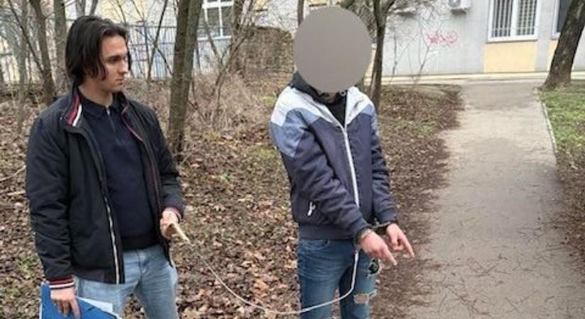 Rendőrkézen a fiatalok, akik több buszmegállót szétvertek, egyikük még rabolt is