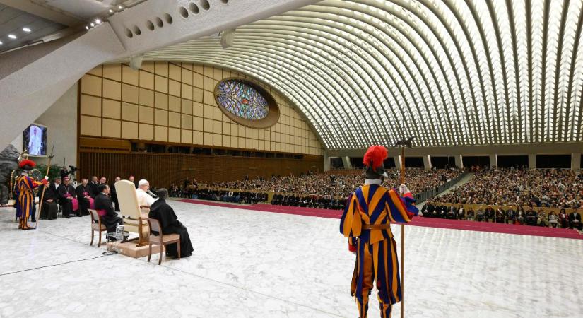 Az alázat és a szeretet titkát szemléljük – Leó pápa a jászol és a karácsonyfa adományozóit köszöntötte