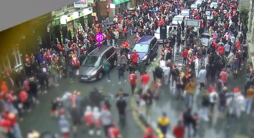 21 éves börtönbüntetést kapott a férfi, aki az ünneplő liverpooli tömegbe hajtott