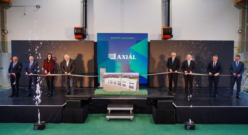 Egymilliárdos fejlesztést adott át Szekszárdon az AXIÁL