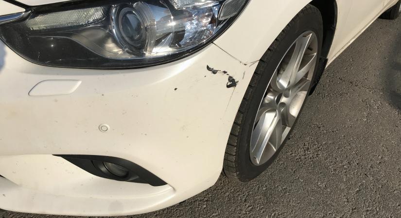 A Kovács Margit utcában és a Szigethy Attila úton okoztak balesetet figyelmetlen sofőrök