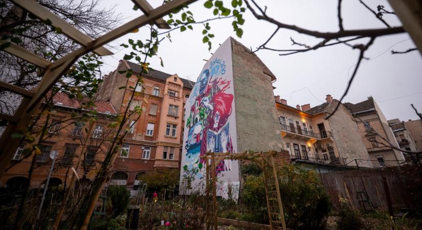 Jókai Mór néz ránk ezentúl a tűzfalról Erzsébetvárosban – képek