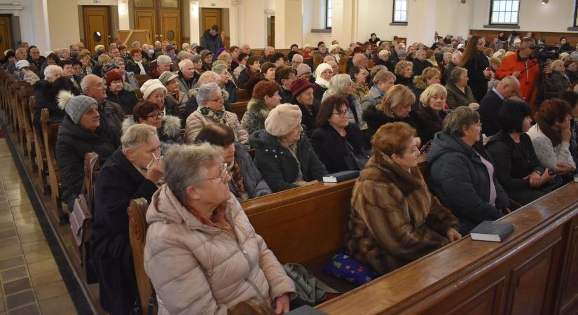 Pitti Katalin volt a pápai nyugdíjasok vendége