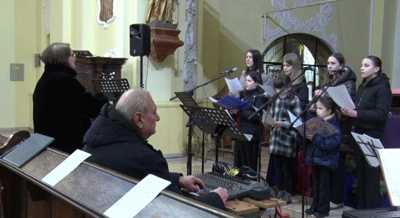 A zene csendje vezette az adventi várakozást