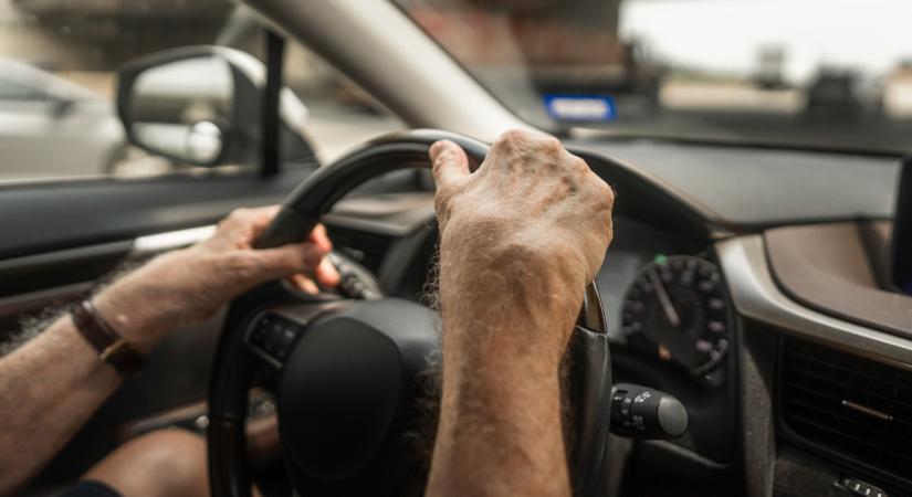 Osztogatják a brutál bírságokat az utakon: vigyázz, ezért 2,5 milliós csekket is lehet kapni Magyarországon