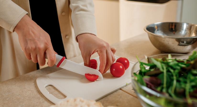 Súlyos gond van a műanyag vágódeszkákkal, az új tanulmány félelmetes tényekre mutatott rá