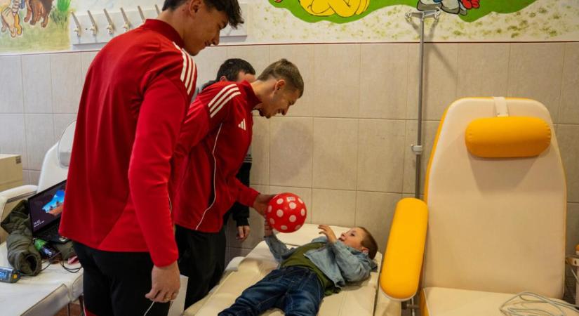 A debreceni klinika kis betegeinek vitt adományt a Loki