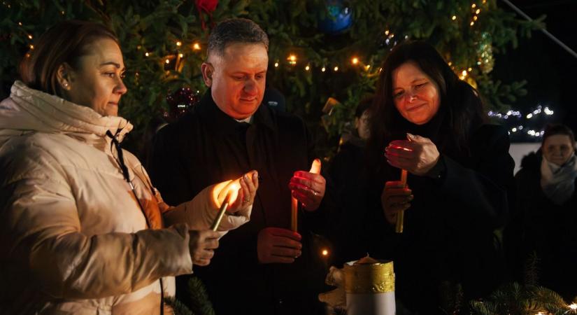 Mindenki a tiszafüredi főtérre sietett az öröm hírére